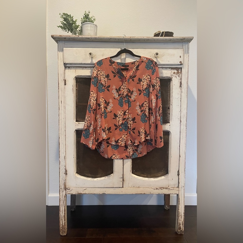 Massimo Dutti top sz 12 woman’s 100%silk